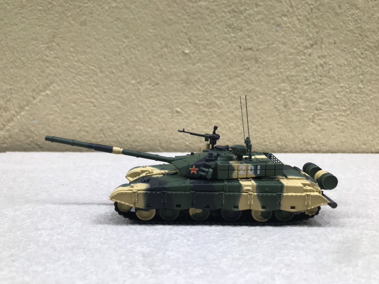 Mô hình Quân sự xe TANK T-99 1:72