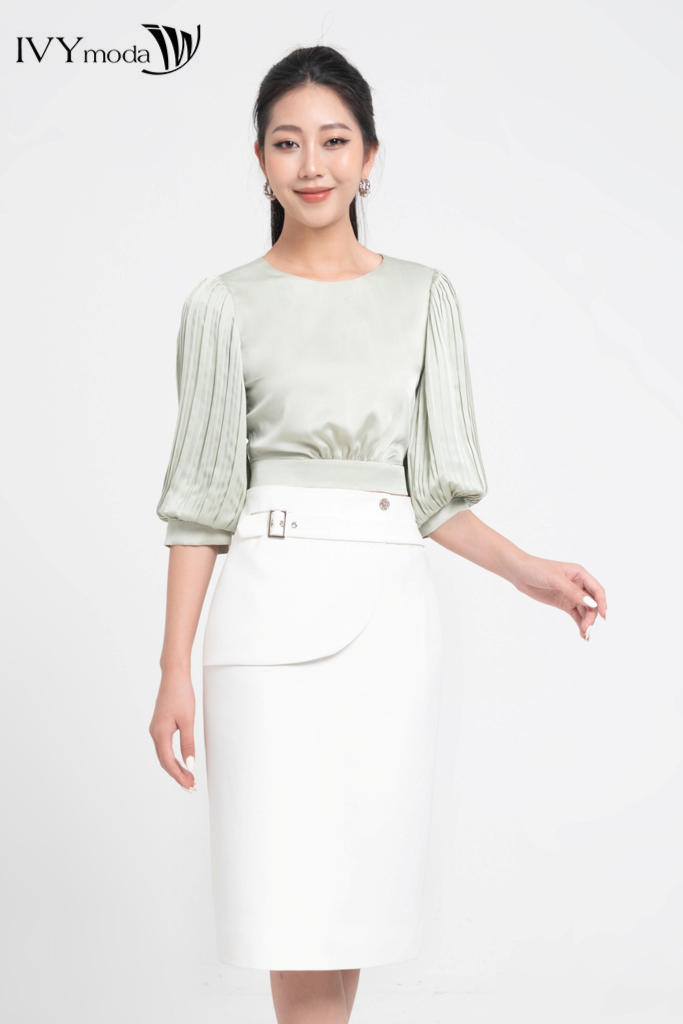 Áo lụa croptop eo cut-out ivy moda ms 16m7911