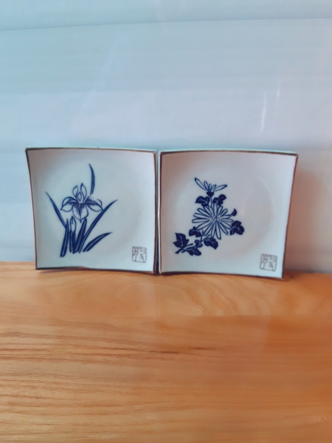 Dĩa vuông kiểu xưa