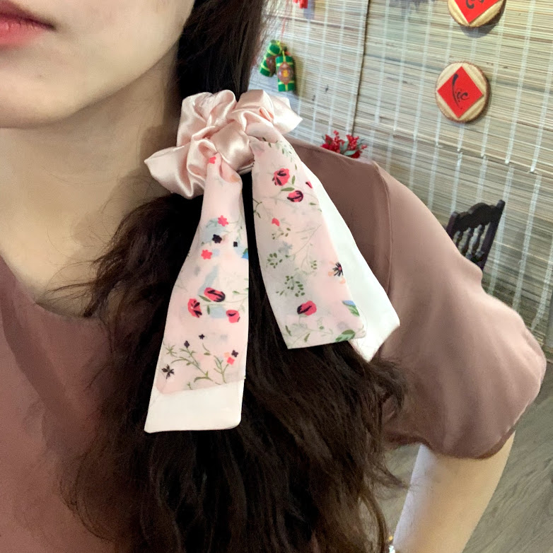 Dây cột tóc pelta scrunchies nơ dài hồng nhạt