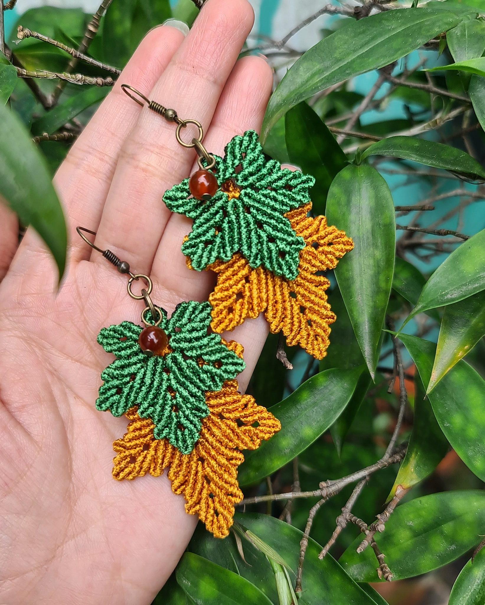 Hoa tai handmade hình lá phong [nhiều màu]