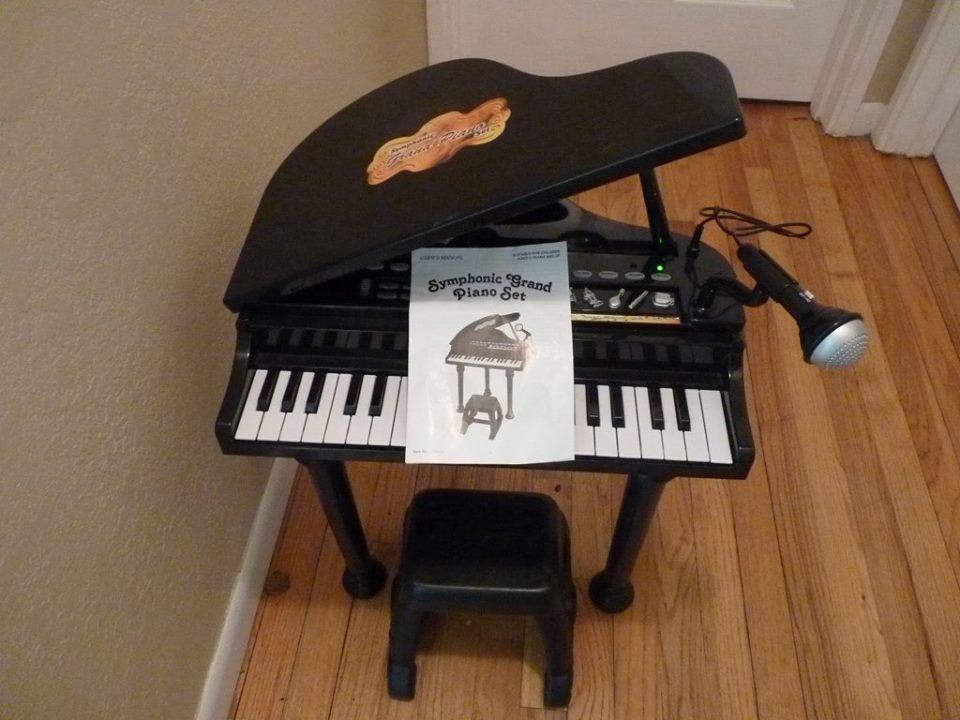 (Sỉ = lẻ) Đàn piano cổ điển kèm mic