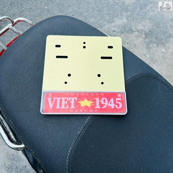 Đế Biển Số Xe Vespa Cờ Ý Hàng Cao Cấp