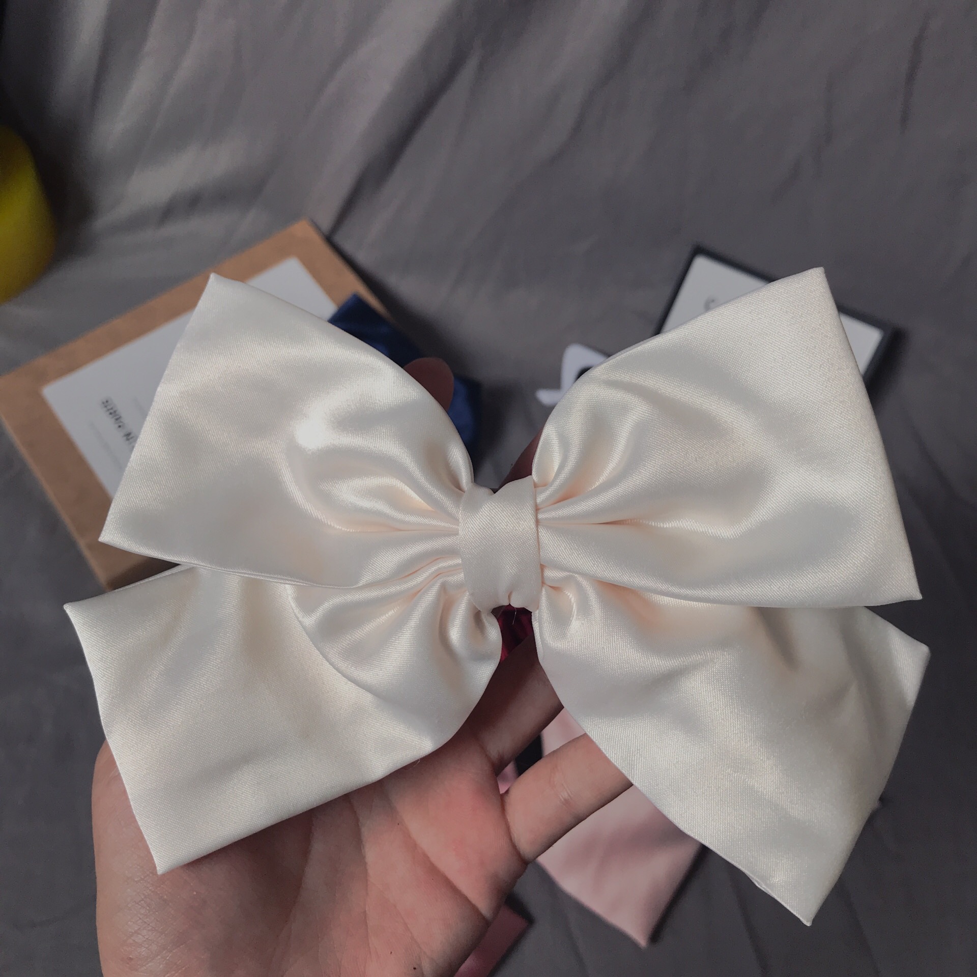 Nơ kẹp tóc lụa satin lolita bản to Monie