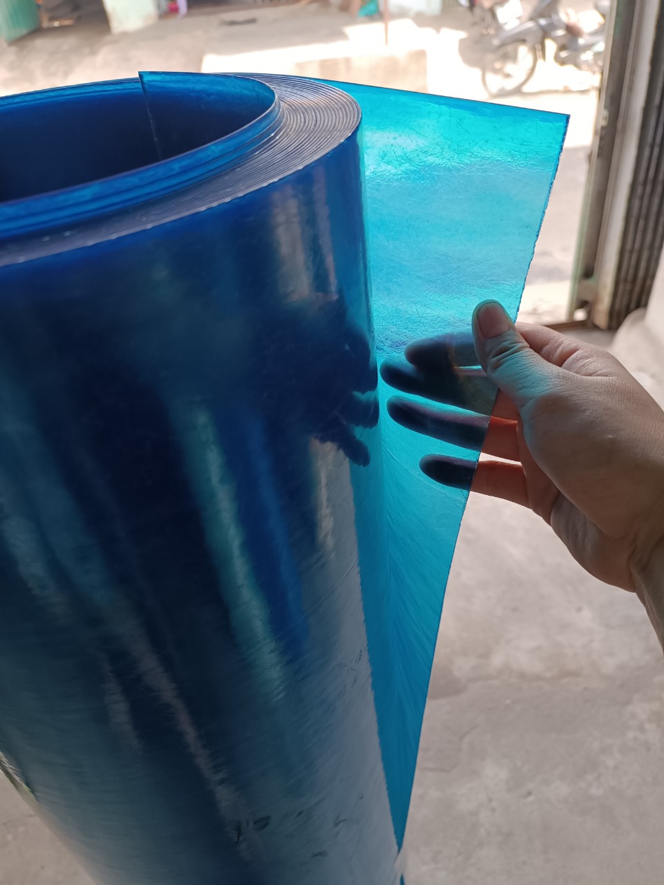 Tôn nhựa lấy sáng khổ rộng 1M và  1m2 màu trắng