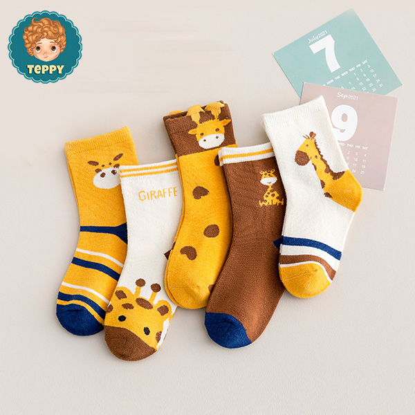 Set 5 đôi tất, vớ cho bé hình hươu cao cổ