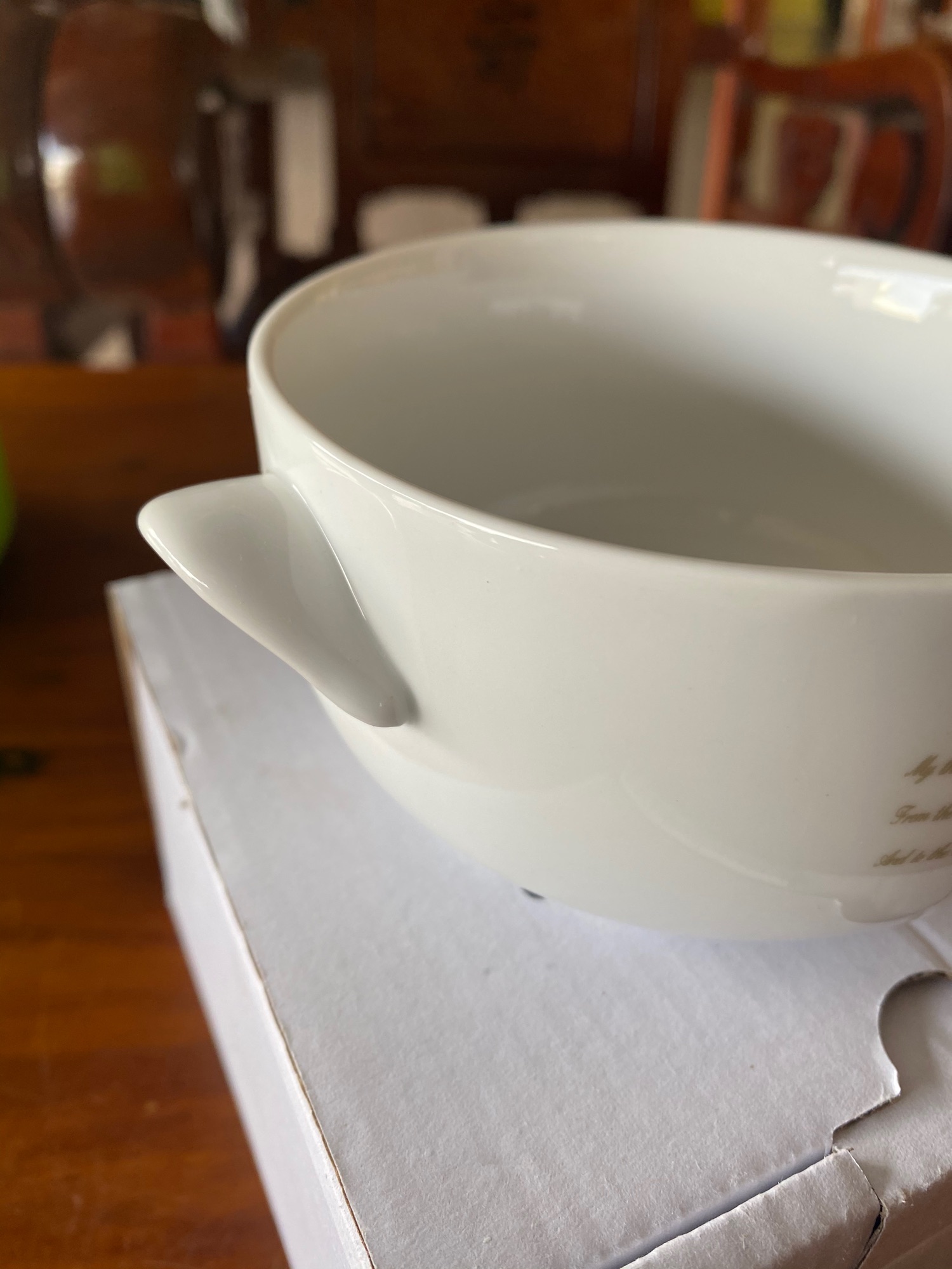 Thố chưng yến có hoạ tiết