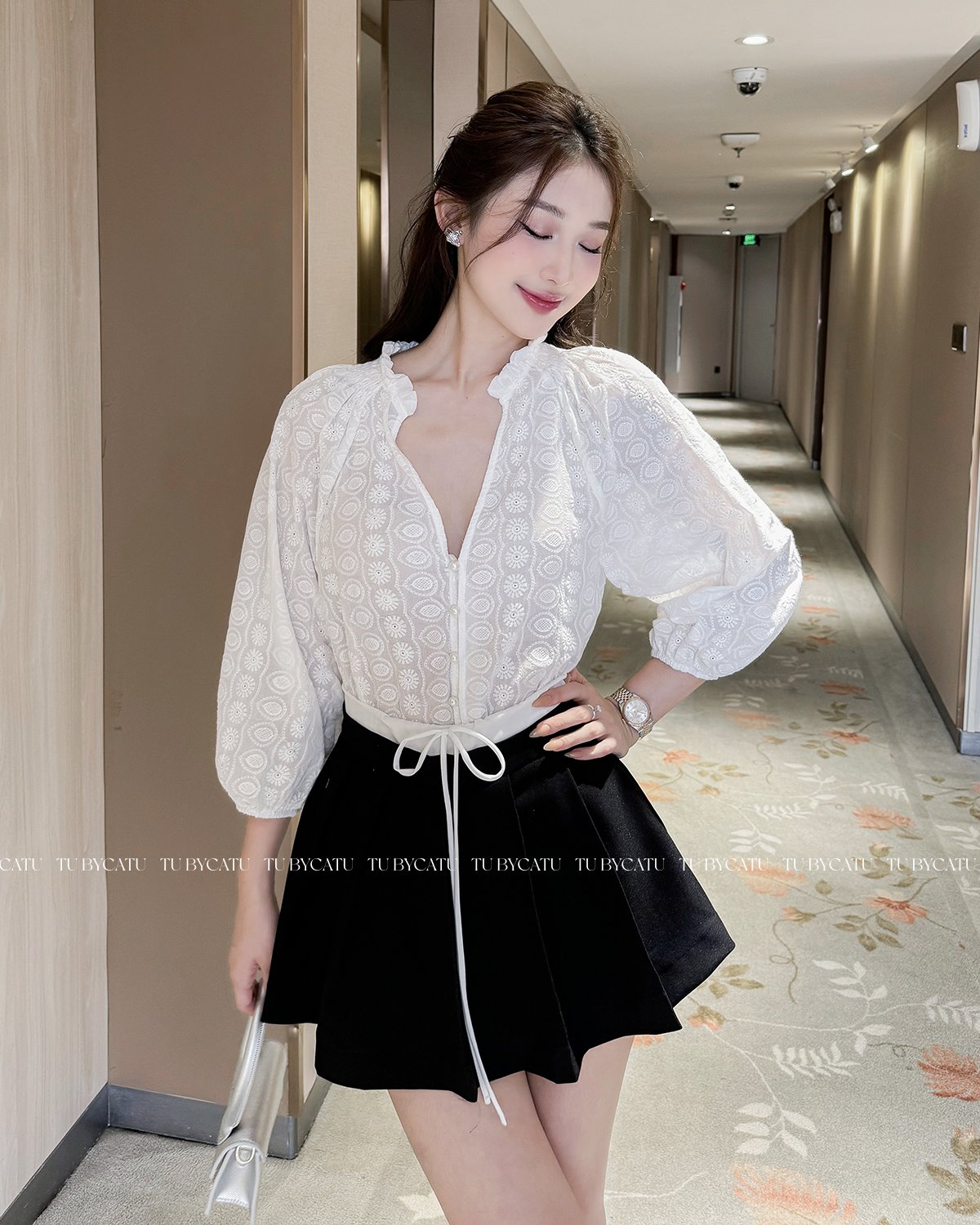 TUBYCATU | Short đen xếp ly lưng trắng
