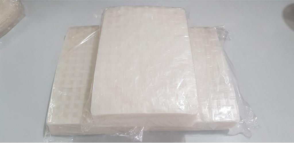 1kg bánh vuông trắng cuốn thịt không thể thiếu trong ngày tết