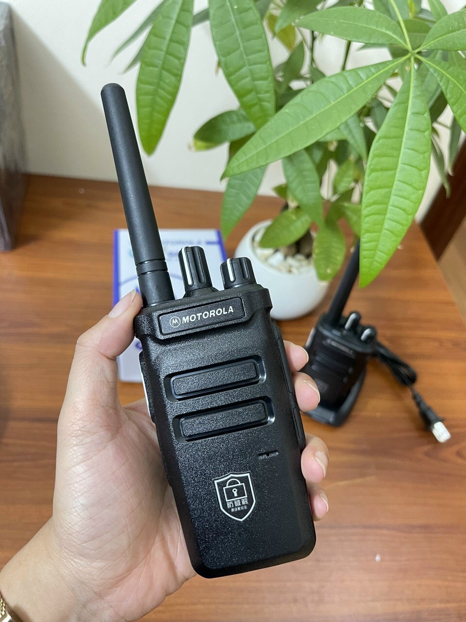 Motorola gp-320 walkie talkie automatic frequency detection version, 2 ports parallel charging
