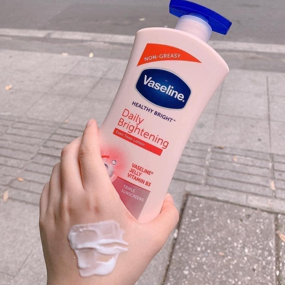 Dưỡng thể Body Trắng Da Vaseline Thái Lan