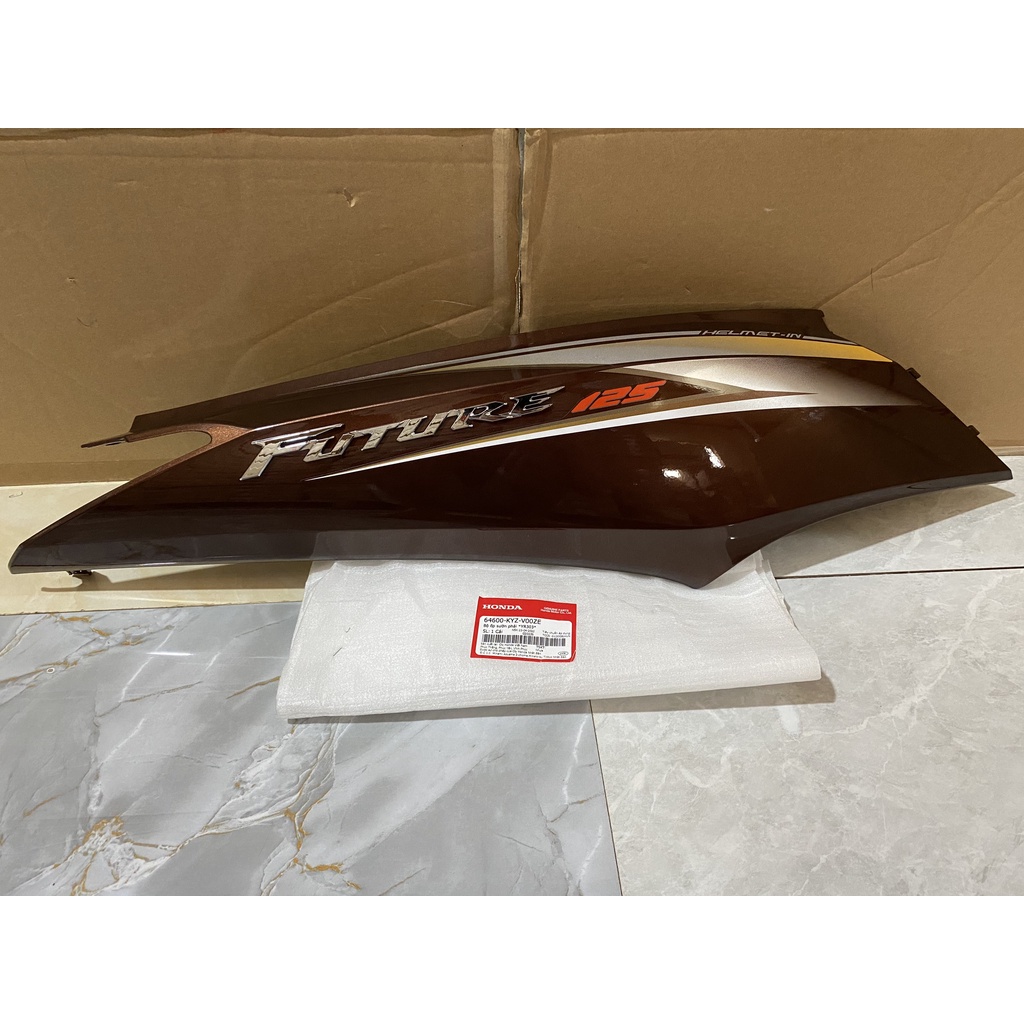 Ốp sườn phải Future 125 năm 2012 Màu Nâu *YR303* (64600KYZV00ZE)
