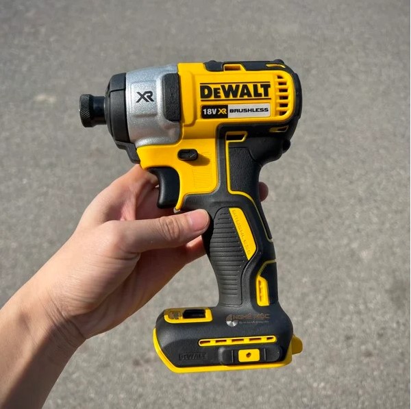 Máy Bắt Vít Dewalt DCF887