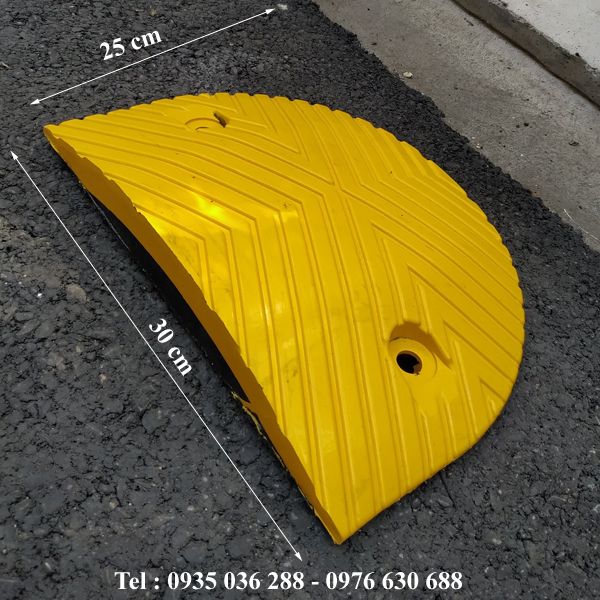 [HCM]Gờ giảm tốc bằng cao su 100x35x5cm