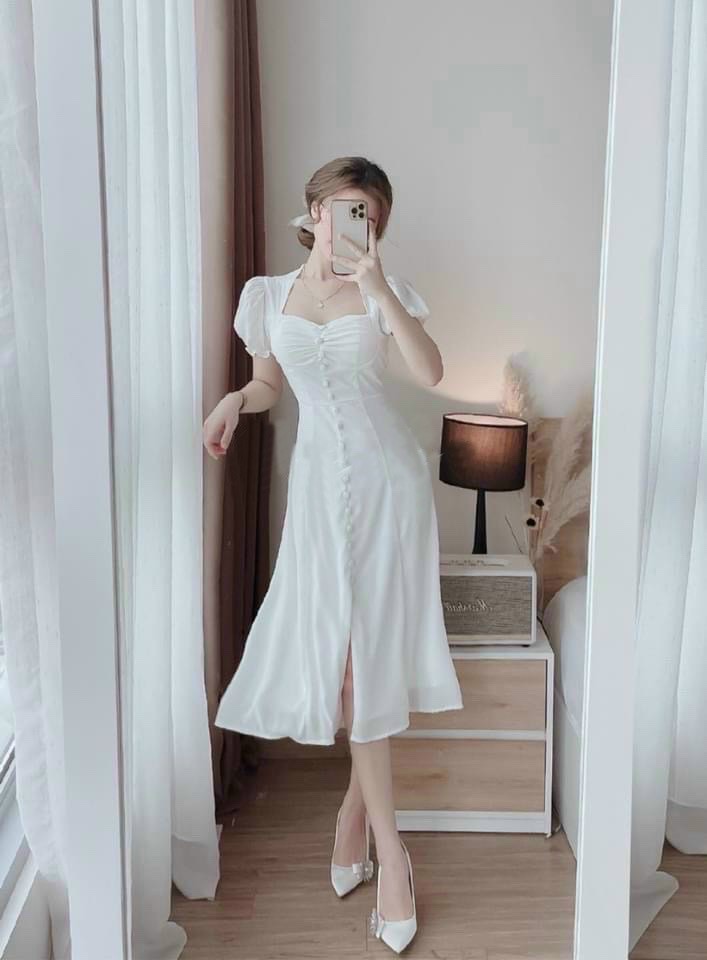 Đầm trắng nút bọc xẻ tà
