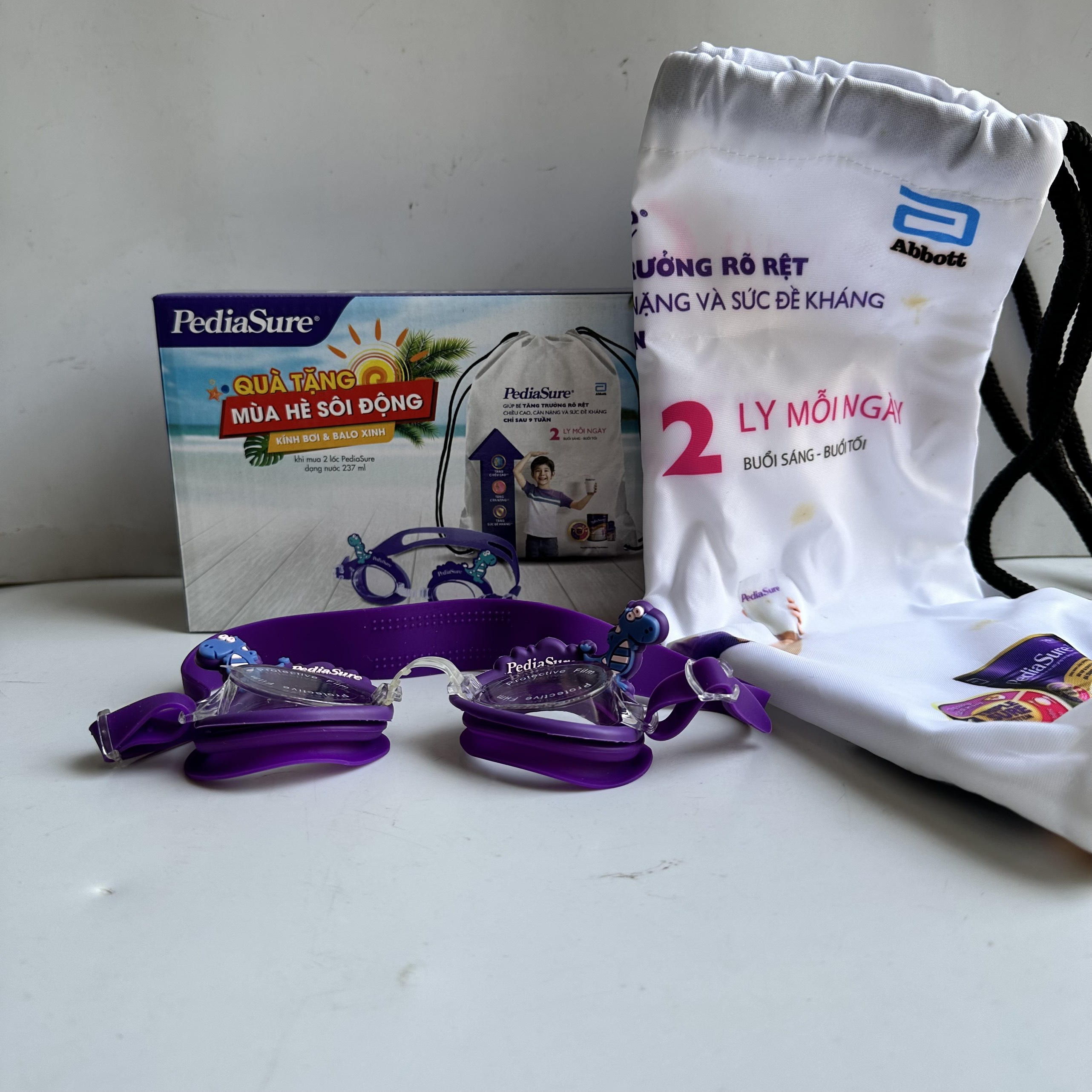 Kính bơi cho bé giá rẻ (quà tặng từ sữa Milo), Pediasure