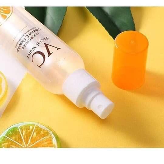 Xịt Khoáng VC cân bằng da cấp nước Bioaqua 150ml