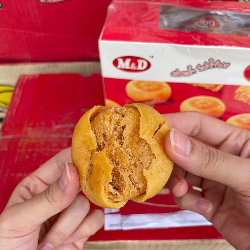 Hộp bánh chà bông gà jambon trứng muối M&D Thái Lan 550g