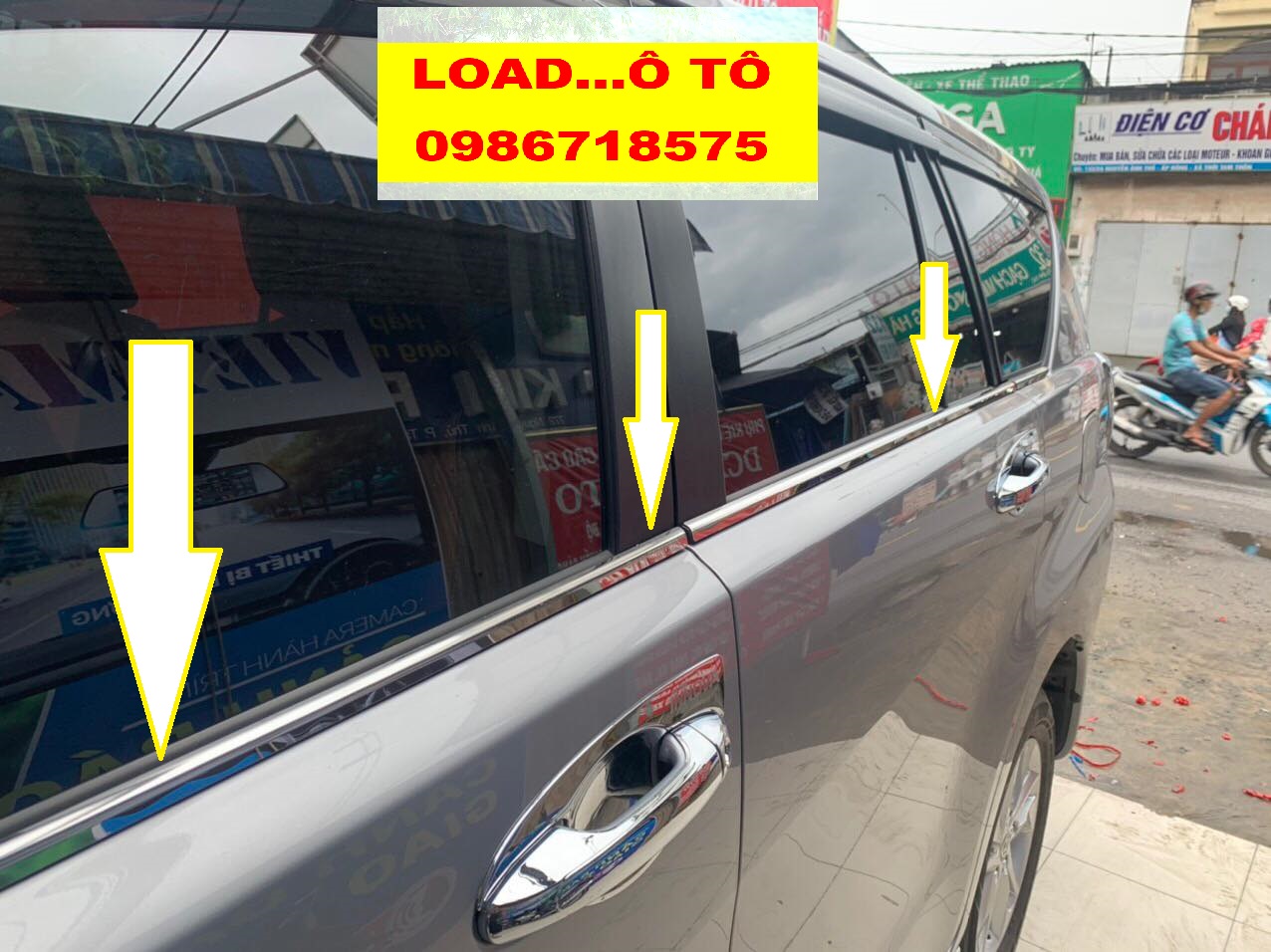 Nẹp chân kính inox xe innova 2023-2010 mẫu inox cao cấp