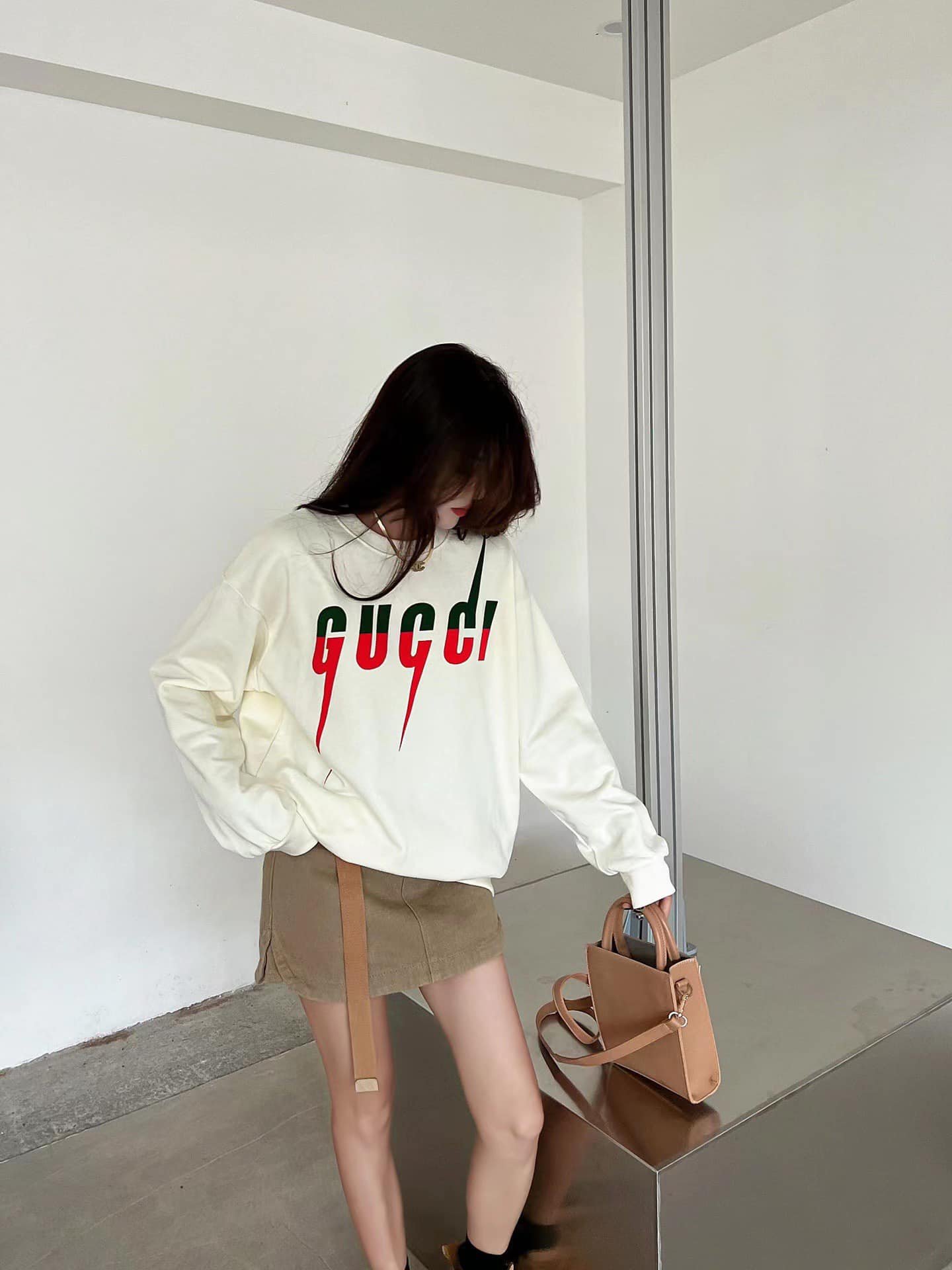 Áo thun cổ tròn dập vân chữ nổi thêu LOGO chất vải cotton dày dặn mẫu cao cấp mới nhất chuẩn shop DVFASHON