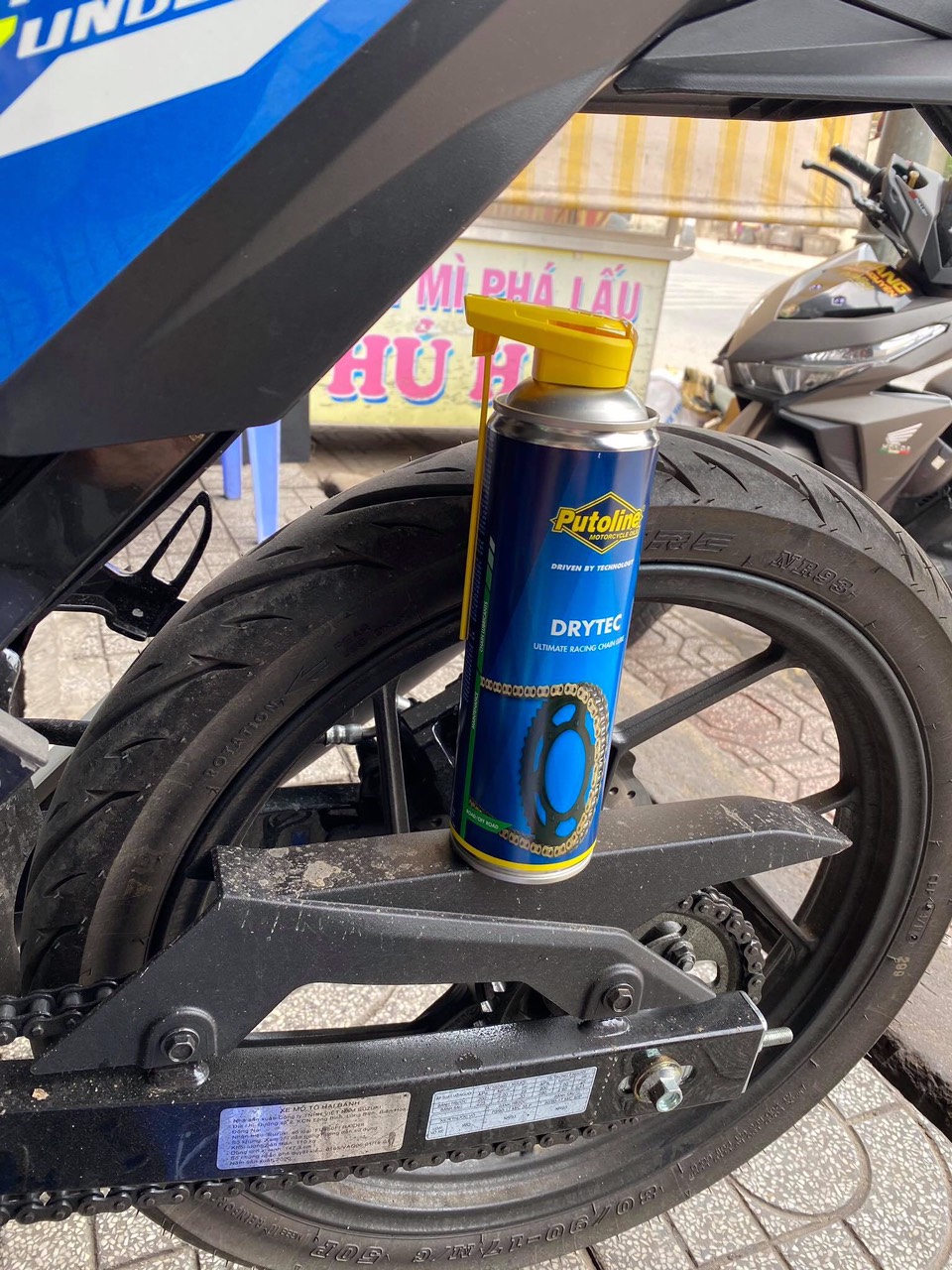 CHAI XỊT DƯỠNG SÊN PUTOLINE DRYTEC