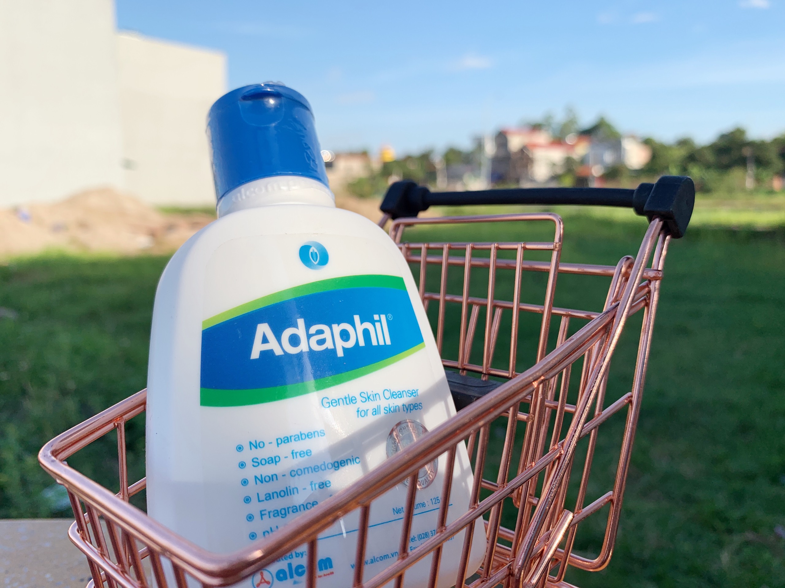 Sữa rửa mặt Adaphil giữ ẩm da, tẩy tế bào chết, loại bỏ vi khuẩn