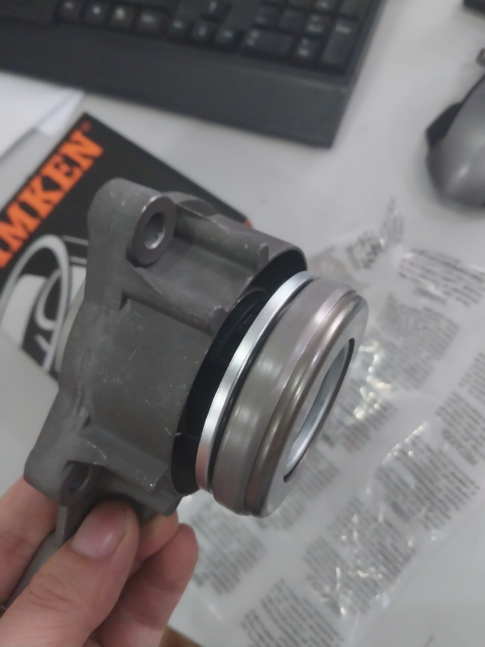 BI TÊ HEO CÔN DƯỚI XE FORD TRANSIT 2012-2021 HIỆU TIMKEN USA