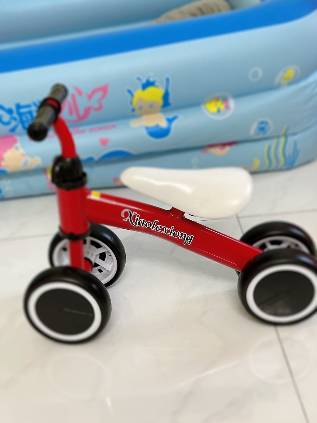 Xe Chòi Chân 4 Bánh Tự Cân Bằng Cho Bé (Siêu Rẻ)