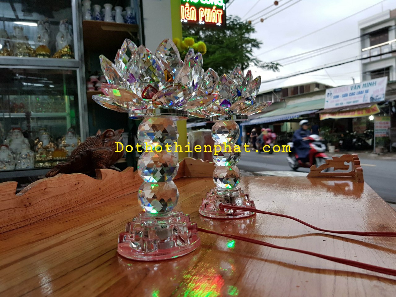 Cặp đèn thờ đá pha lê cao cấp Led tự động đổi 7 màu cao 22cm
