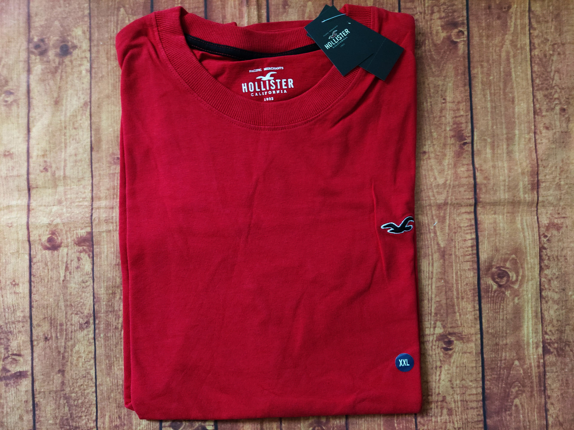 Áo thun Hollister vạt bầu