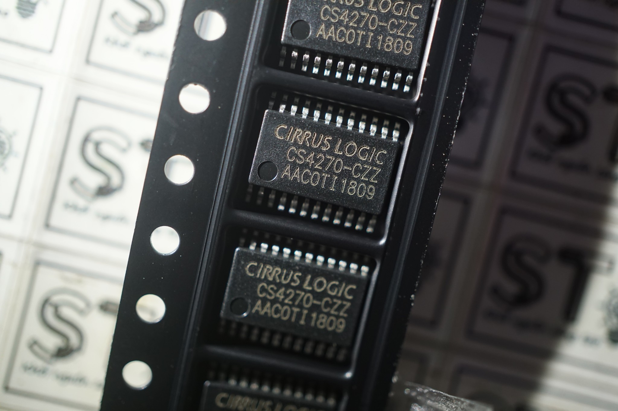 IC AUDIO CS4270 2470 CS4270-CZZR SSOP-24 MỚI