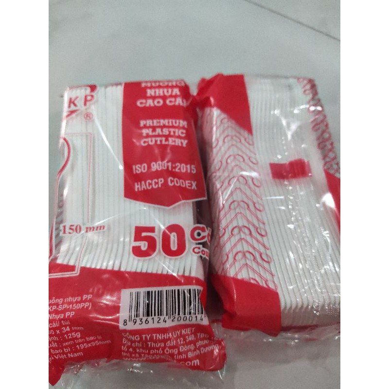 Thìa nhựa dùng 1 lần cứng 100 cái UKP