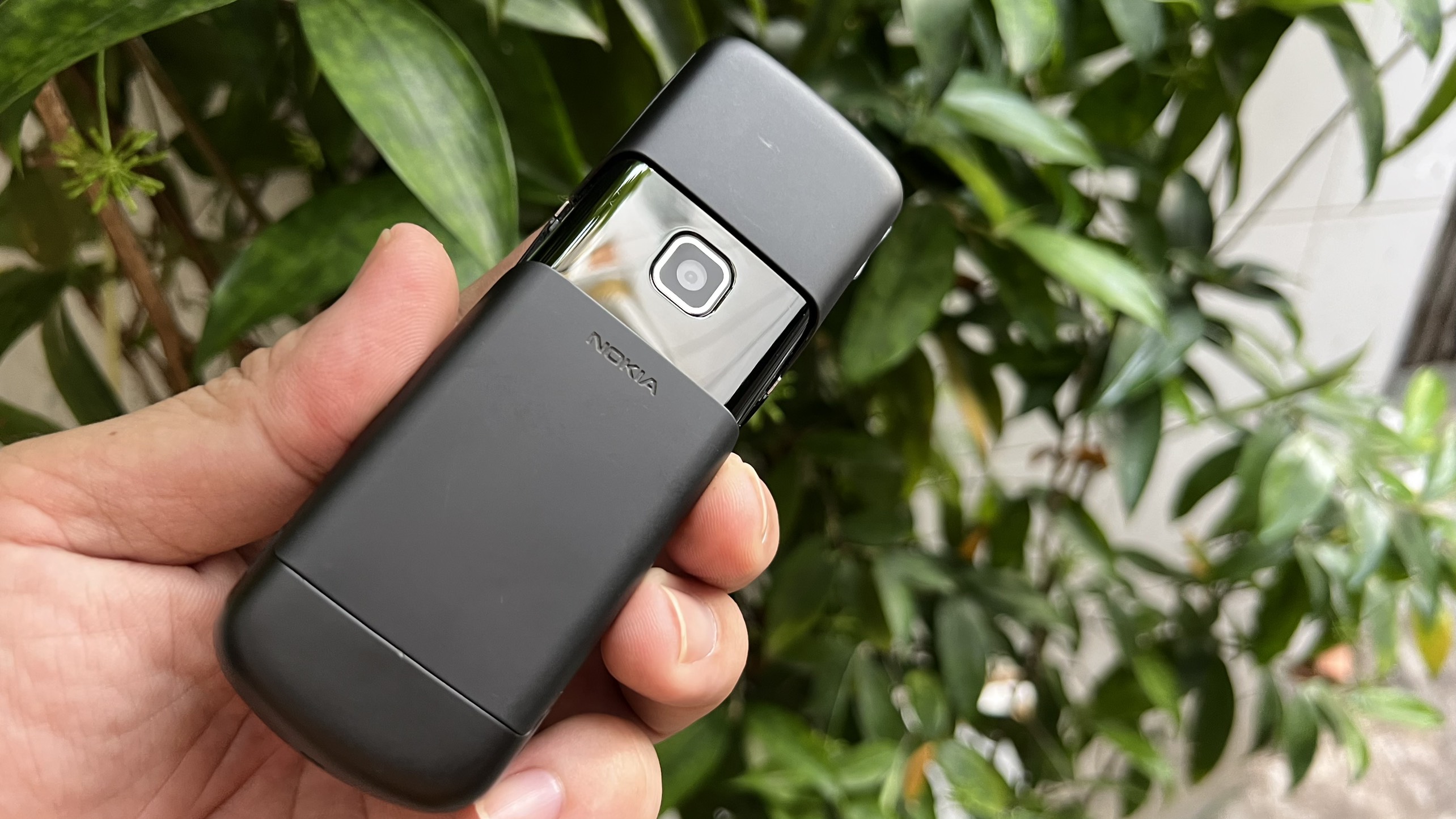 Điện thoại Nokia 8600 Luna chính hãng