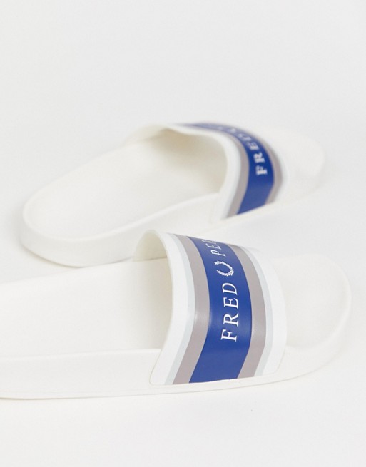 Dép Fred Perry embossed logo slider