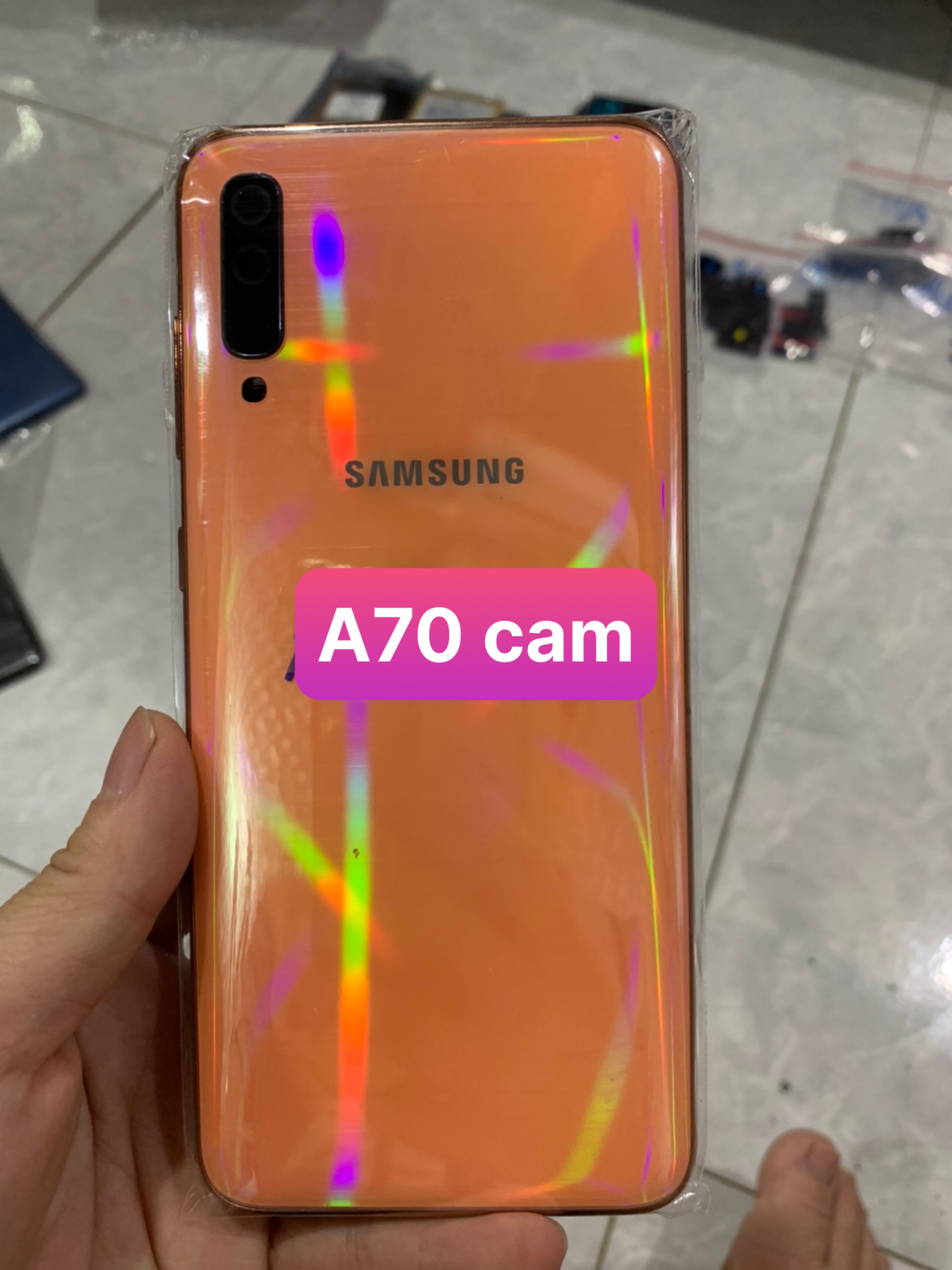 Bộ vỏ sam sung a70 (GỒM:LƯNG,SƯỜN,XƯƠNG,PHÍM,BẤM,KÍNH CAM)