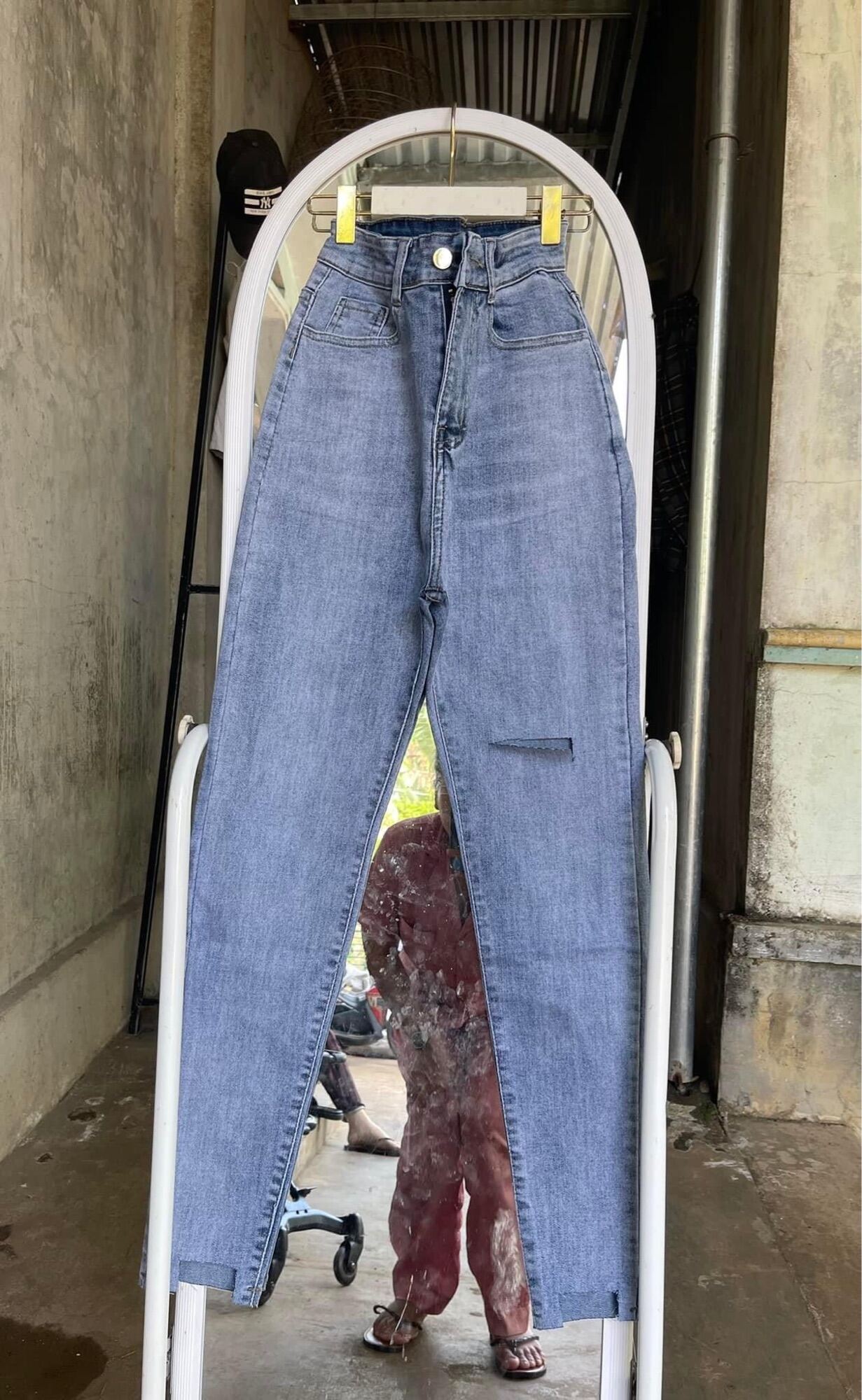 [Hoàn tiền 20%] Jeans dài lưng cao co giãn rách L gấu