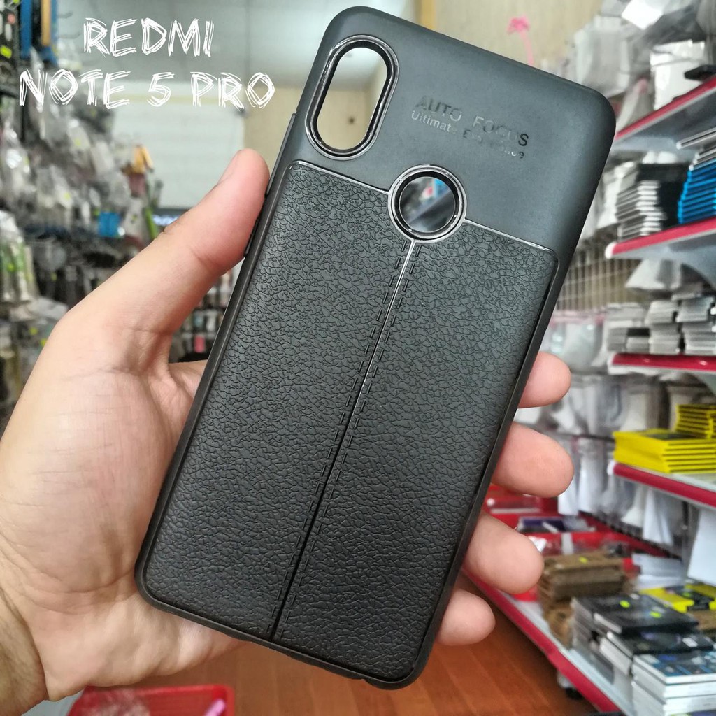 ỐP LƯNG XIAOMI REDMI NOTE 5 PRO DẺO GIẢ DA ĐEN CHỐNG SHOCK