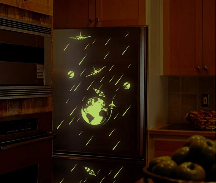 Decal trang trí Trái Đất Vũ Trụ - Dạ Quang