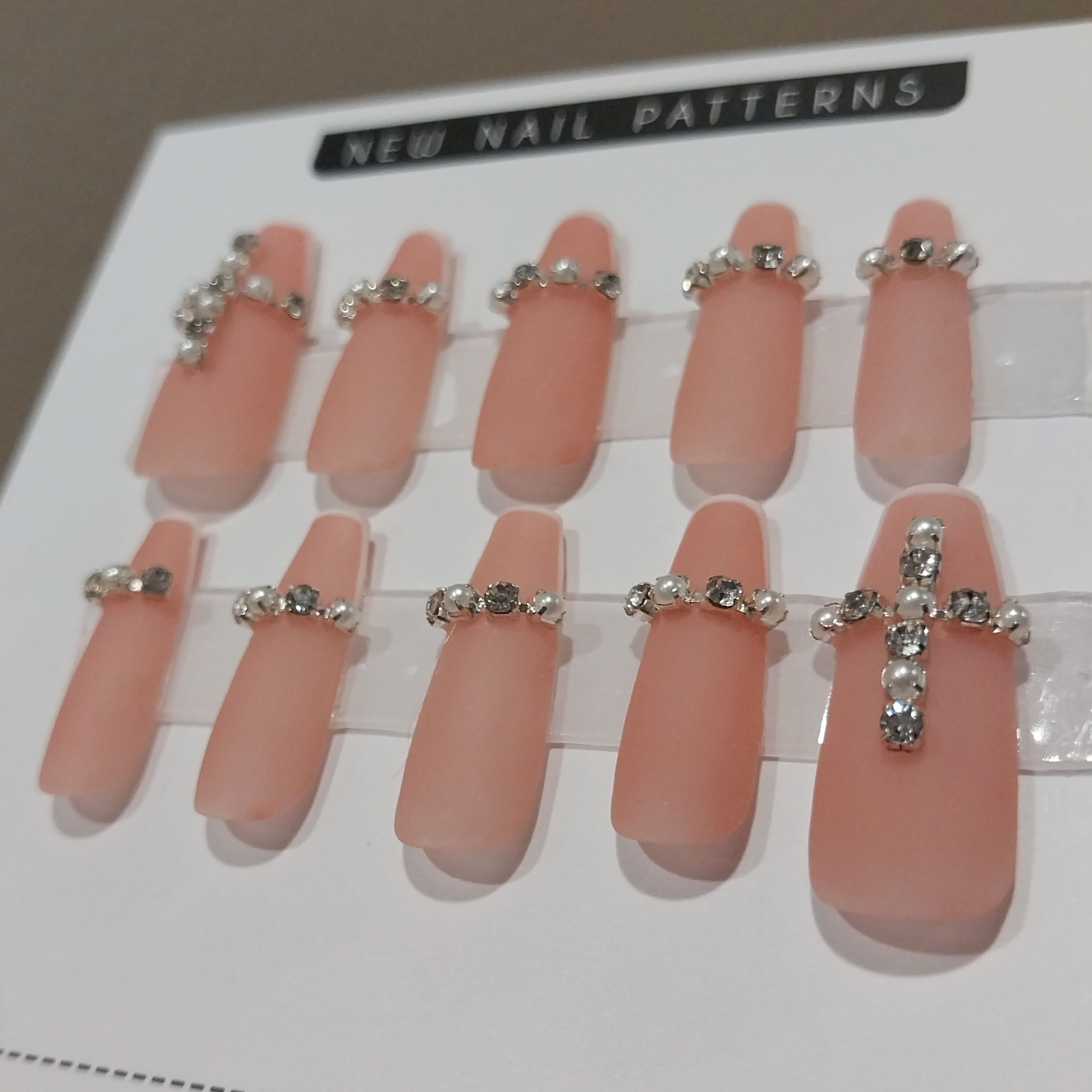 Nail box thiết kế phong cách Hàn Quốc bling bling