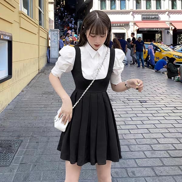 Set váy yếm xòe và áo sơ mi tay phồng