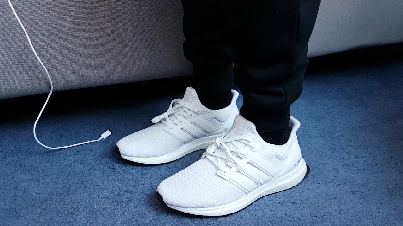 Giày running Ultra Boost 4.0 Triple White