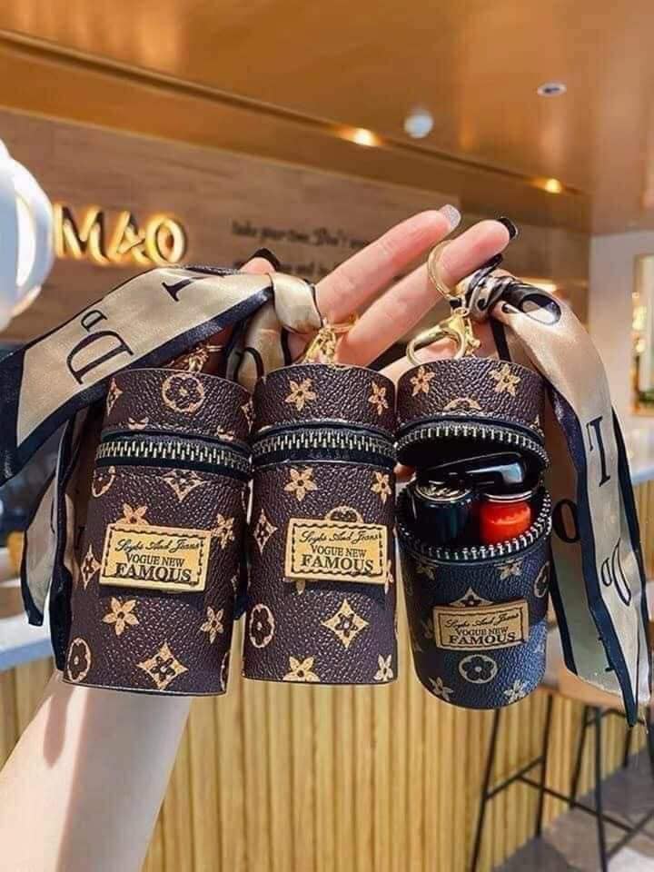 TÚI MINI MÓC TREO CHÌA KHOÁ KIỂU TÚI HOA BI NÂU KÈM KHĂN LỤA
