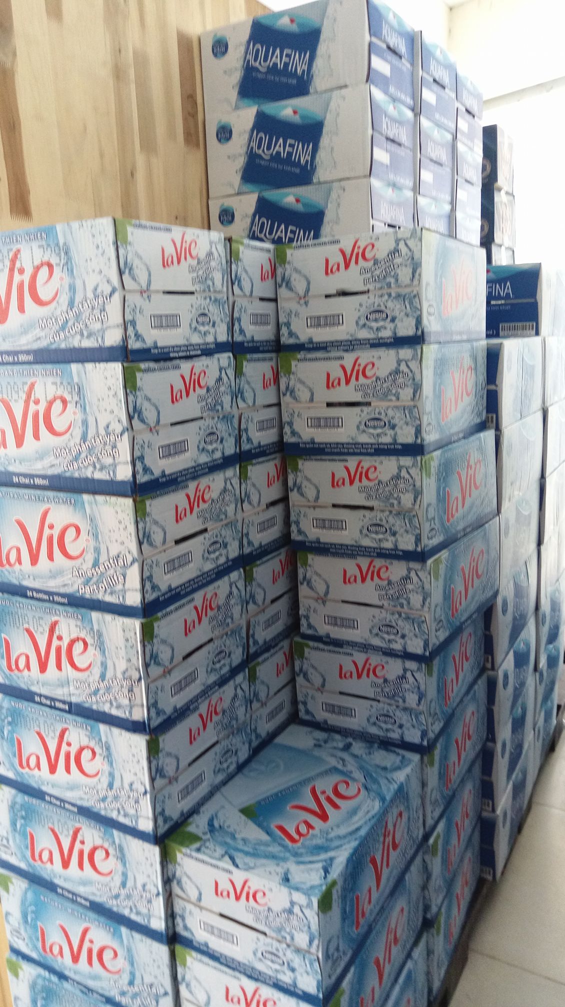 [HCM]NƯỚC KHOÁNG LAVIE THÙNG 24 CHAI 350ML