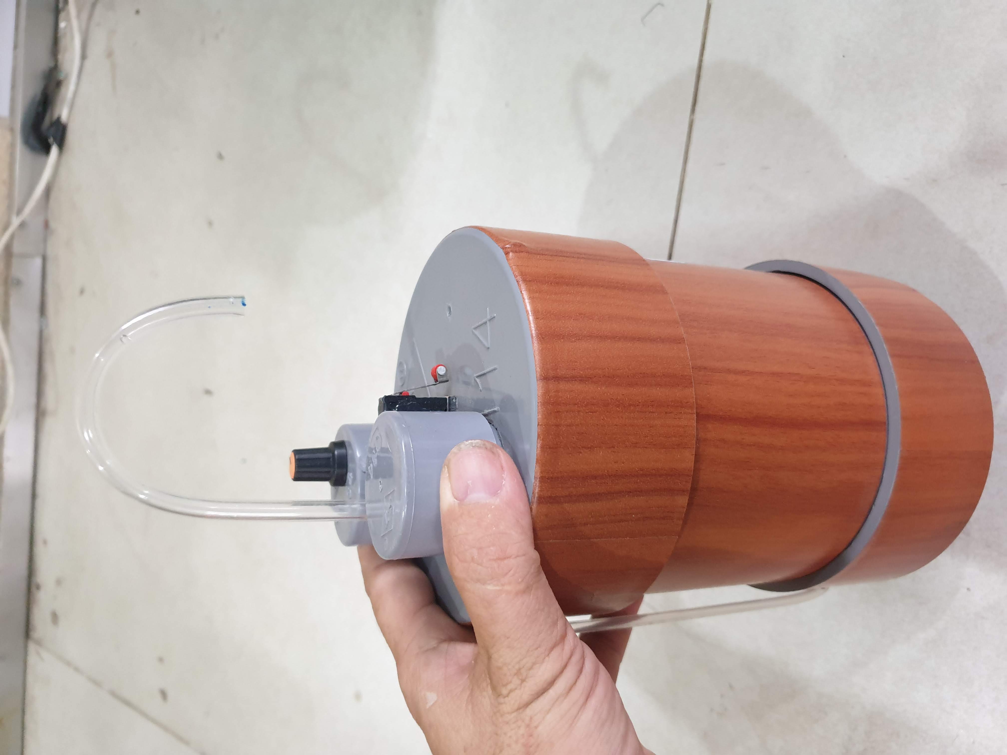 bình rót ruou tự động thông minh