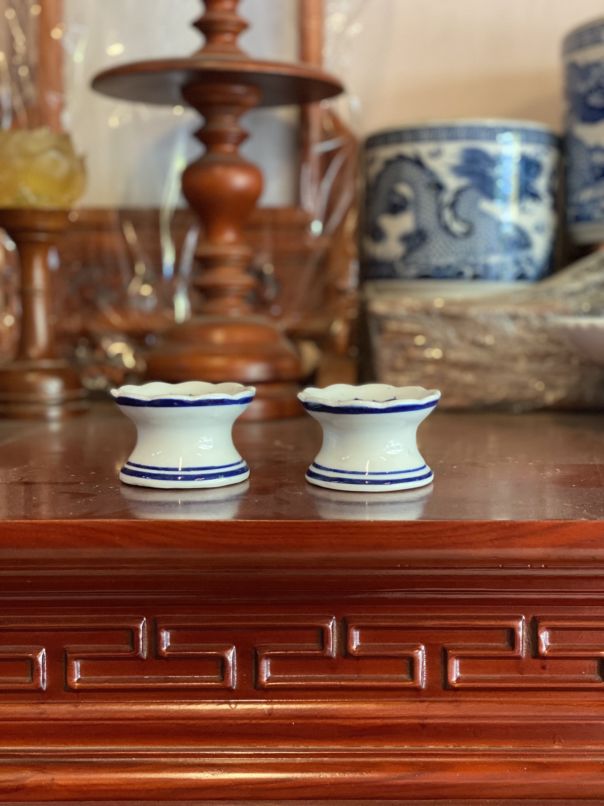 Chân nến thờ men lam, đế để cốc nến