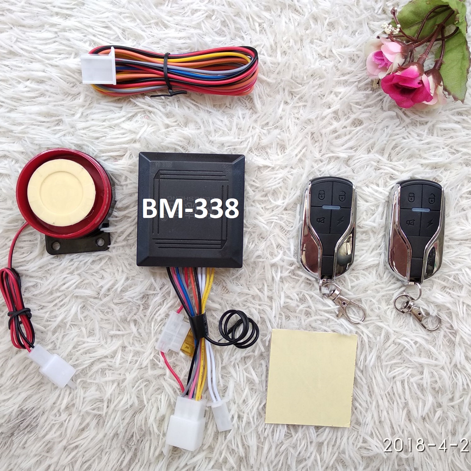 Siêu phẩm khóa chống trộm BM-338 Khóa chống trộm xe máy 4 nút 2 remote giống nhau