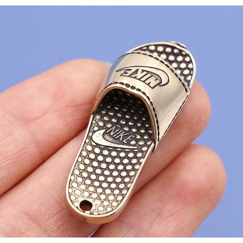 Móc khoá đồng thau hình chiếc dép độc lạ dễ thương
