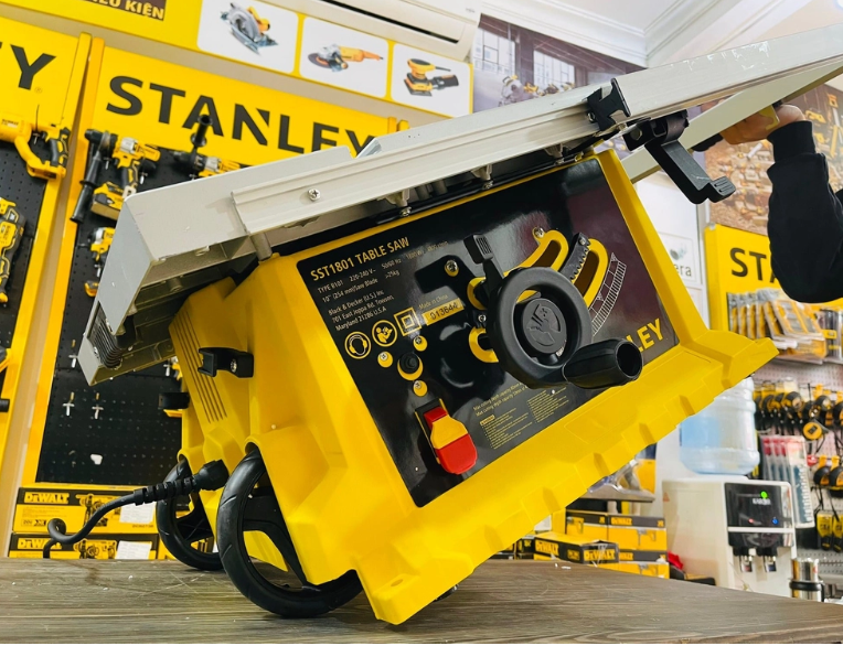 Máy cưa bàn 254mm 1800W Stanley SST1801-B1