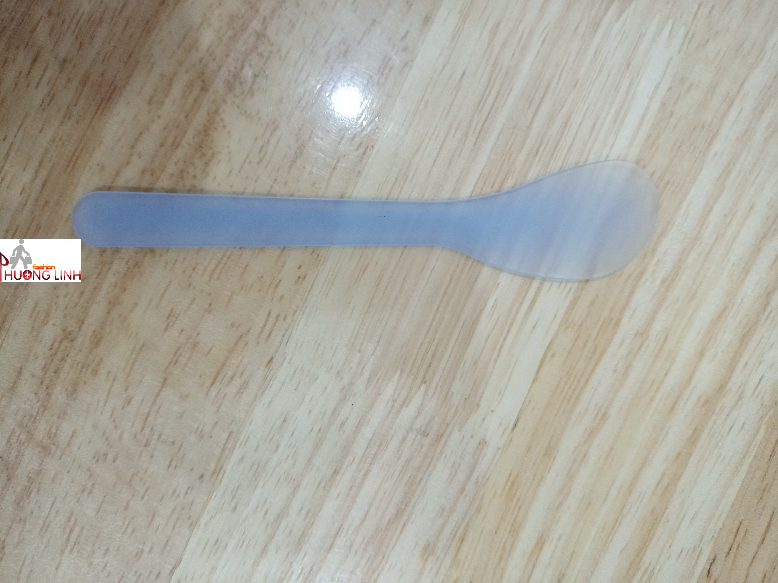 Que nhựa dùng để wax lông