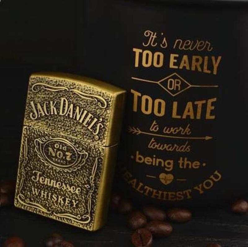 {SALE CỰC KHỦNG} Bật lửa Zippo Jack Daniel's Label Brass Emblem Pocket Lighter Dùng Xăng Đá